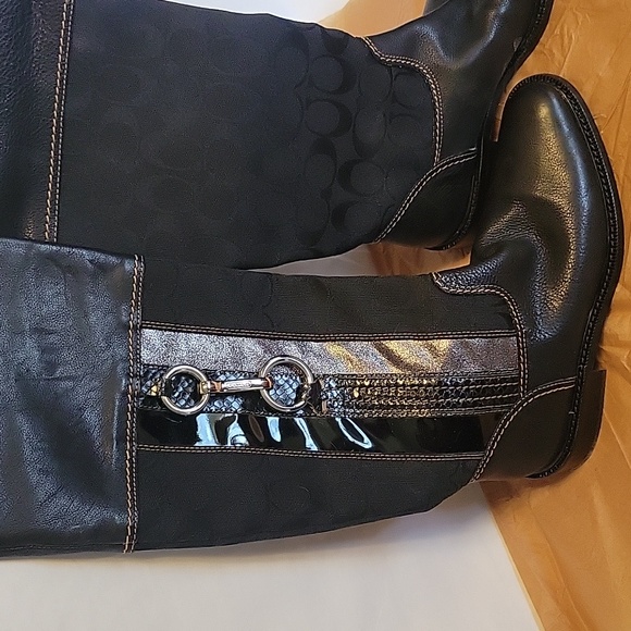 Coach - Picture 2 of 8